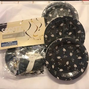 - Graduation 🎓 (1) Decor Kit & (3) Plates NEW
